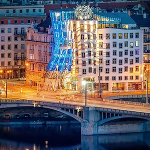 Dancing House - Tancici Dum 4*, Prag Tjekkiet